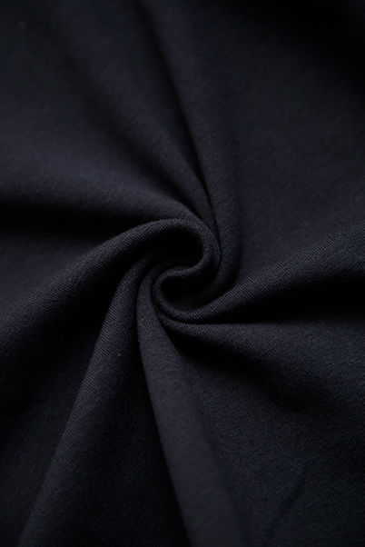 CAMISETA BÁSICA COTTON GOLA V PRETA - Imagem 4